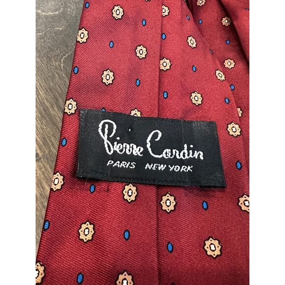 Vintage Pierre Cardin Tie Red Medallion Pattern Silk Blend – Paris New York - Picture 3 of 5